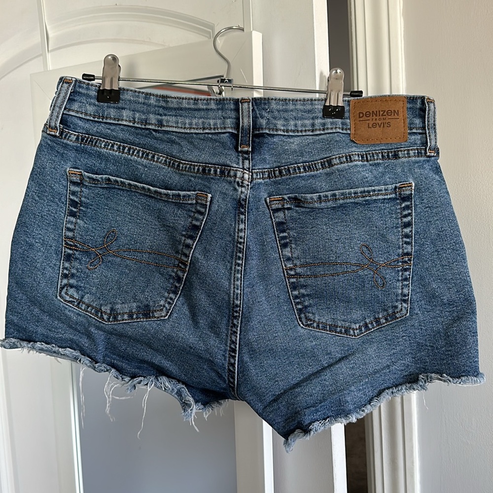 Levi’s High Rise Jean Shorts - Picture 2 of 3